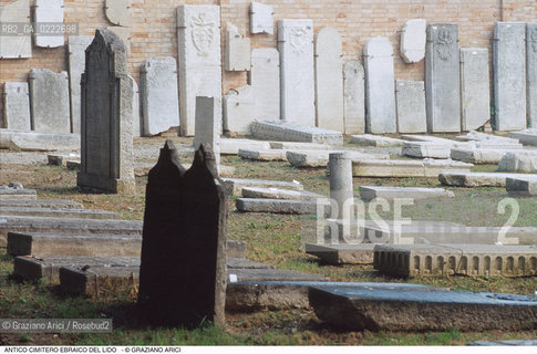 Caption: Nome:..CIMITERO EBRAICO DEL LIDO DI VENEZIA: LAPIDI  ....Localizzazione:..GHETTO / LIDO DI VENEZIA / CIMITERO EBRAICO  ..LIDO OF VENICE / JEWISH CEMETERY   ..Soggetto:..TOMBE / LAPIDI  DOPO IL RESTAURO (1999)..GRAVES / TOMBSTONES  ..Cronologia:......Autore:......Stile:......Editori Stampatori:......Committenza:......Materia e Tecnica:..MARMO  ..MARBLE   ..Collocazione:......Note:......Riproduzione Fotografica:..Graziano Arici/Rosebud2  ....Copyright:..Graziano Arici/Rosebud2/  ....Data:..2000....Costo:..A....Key: