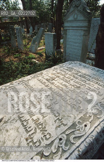 Caption: Nome:..CIMITERO EBRAICO DEL LIDO DI VENEZIA: LAPIDI  ....Localizzazione:..GHETTO / LIDO DI VENEZIA / CIMITERO EBRAICO  ..LIDO OF VENICE / JEWISH CEMETERY   ..Soggetto:.. TOMBE / LAPIDI  ..GRAVES / TOMBSTONES  ..Cronologia:......Autore:......Stile:......Editori Stampatori:......Committenza:......Materia e Tecnica:..MARMO  ..MARBLE   ..Collocazione:......Note:......Riproduzione Fotografica:..Graziano Arici/Rosebud2  ....Copyright:..Graziano Arici/Rosebud2/  ....Data:..1994....Costo:..A....Key: