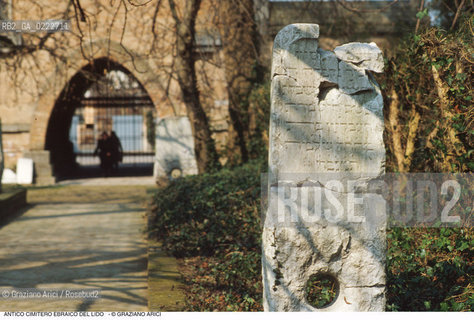 Caption: Nome:..CIMITERO EBRAICO DEL LIDO DI VENEZIA: LAPIDI  ....Localizzazione:..GHETTO / LIDO DI VENEZIA / CIMITERO EBRAICO  ..LIDO OF VENICE / JEWISH CEMETERY   ..Soggetto:.. TOMBE / LAPIDI  ..GRAVES / TOMBSTONES  ..Cronologia:......Autore:......Stile:......Editori Stampatori:......Committenza:......Materia e Tecnica:..MARMO  ..MARBLE   ..Collocazione:......Note:......Riproduzione Fotografica:..Graziano Arici/Rosebud2  ....Copyright:..Graziano Arici/Rosebud2/  ....Data:..1994....Costo:..A....Key: