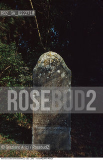 Caption: Nome:..CIMITERO EBRAICO DEL LIDO DI VENEZIA: LAPIDI  ....Localizzazione:..GHETTO / LIDO DI VENEZIA / CIMITERO EBRAICO  ..LIDO OF VENICE / JEWISH CEMETERY   ..Soggetto:.. TOMBE / LAPIDI  ..GRAVES / TOMBSTONES  ..Cronologia:......Autore:......Stile:......Editori Stampatori:......Committenza:......Materia e Tecnica:..MARMO  ..MARBLE   ..Collocazione:......Note:......Riproduzione Fotografica:..Graziano Arici/Rosebud2  ....Copyright:..Graziano Arici/Rosebud2/  ....Data:..1994....Costo:..A....Key:
