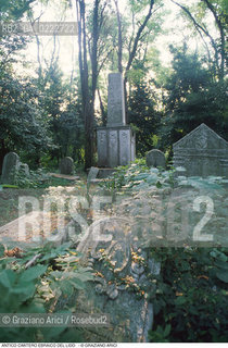 Caption: Nome:..CIMITERO EBRAICO DEL LIDO DI VENEZIA: LAPIDI  ....Localizzazione:..GHETTO / LIDO DI VENEZIA / CIMITERO EBRAICO  ..LIDO OF VENICE / JEWISH CEMETERY   ..Soggetto:..TOMBE / LAPIDI  ..GRAVES / TOMBSTONES  ..Cronologia:......Autore:......Stile:......Editori Stampatori:......Committenza:......Materia e Tecnica:..MARMO  ..MARBLE   ..Collocazione:......Note:......Riproduzione Fotografica:..Graziano Arici/Rosebud2  ....Copyright:..Graziano Arici/Rosebud2/  ....Data:..1994....Costo:..A....Key: