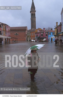 Nome:..ALTA MAREA..HIGHT TIDE..Localizzazione:..VENEZIA / ISOLA DI BURANO / PIAZZA GALUPPI..VENICE / ISLE OF BURANO / GALUPPI S SQUARE..Soggetto:..BAMBINA IN PIAZZA GALUPPI DURANTE LACQUA ALTA..CHILDREN IN GALUPPI S SQUARE DURING THE HIGHT TIDE ..Cronologia:......Autore:......Stile:......Editori Stampatori:......Committenza:......Materia e Tecnica:......Collocazione:......Note:....Riproduzione Fotografica:..Graziano Arici/Rosebud2 ...Copyright:..Graziano Arici / rosebud2/....Data:..1988....Costo:..A....Key:..ACQUA ALTA..HIGHT TIDE..