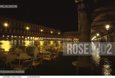 Nome:..ALTA MAREA..HIGHT TIDE..Localizzazione:..VENEZIA / S. MARCO / PIAZZA S. MARCO..VENICE / ST. MARK  / ST. MARK S SQUARE..Soggetto:..PIAZZA S. MARCO DI NOTTE CON LACQUA ALTA / SEDIE..S. MARK S SQUARE IN THE NIGHT DURING THE HIGHT TIDE / CHAIRS..Cronologia:......Autore:......Stile:......Editori Stampatori:......Committenza:......Materia e Tecnica:......Collocazione:......Note:....Riproduzione Fotografica:..Graziano Arici/Rosebud2 ...Copyright:..Graziano Arici / rosebud2/....Data:..1995....Costo:..A....Key:..ACQUA ALTA..HIGHT TIDE..