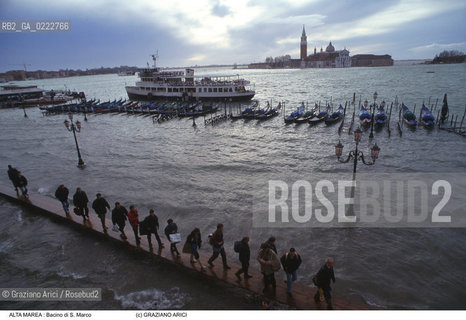 Nome:..ALTA MAREA..HIGHT TIDE..Localizzazione:..VENEZIA / S. MARCO / BACINO DI S. MARCO..VENICE / ST. MARK  / BASIN OF ST. MARK..Soggetto:..ACQUA ALTA IN BACINO DI S. MARCO / ISOLA DI SAN GIORGIO..BASIN OF ST. MARK DURING THE HIGHT TIDE / ISLE OF ST. GIORGIO..Cronologia:......Autore:......Stile:......Editori Stampatori:......Committenza:......Materia e Tecnica:......Collocazione:......Note:....Riproduzione Fotografica:..Graziano Arici/Rosebud2 ...Copyright:..Graziano Arici / rosebud2/....Data:..1994....Costo:..A....Key:..ACQUA ALTA..HIGHT TIDE..