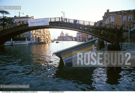 Nome:..ALTA MAREA..HIGHT TIDE..Localizzazione:..VENEZIA / DORSODURO / CANAL GRANDE PONTE DELL ACCADEMIA..VENICE / DORSODURO  / ACCADEMIA BRIDGE IN GREAT CANAL..Soggetto:..PONTILE SOTTO ACQUA A SEGUITO DELLALTA MAREA IN CANAL GRANDE / PONTE DELL ACCADEMIA..LANDING-PLACE OF STEAM-BOAT UNDER WATHER AFTER THE HIGHT TIDE IN GREAT CANAL / ACCADEMIA BRIDGE..Cronologia:......Autore:......Stile:......Editori Stampatori:......Committenza:......Materia e Tecnica:......Collocazione:......Note:..ACTV..Riproduzione Fotografica:..Graziano Arici/Rosebud2 ...Copyright:..Graziano Arici / rosebud2/....Data:..1996....Costo:..A....Key:..ACQUA ALTA..HIGHT TIDE..