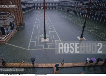 Nome:..ALTA MAREA..HIGHT TIDE..Localizzazione:..VENEZIA / S. MARCO / PIAZZA S. MARCO..VENICE / ST. MARK  / ST. MARK S SQUARE..Soggetto:..PIAZZA S. MARCO CON LACQUA ALTA ..ST. MARK S SQUARE DURING THE HIGHT TIDE..Cronologia:......Autore:......Stile:......Editori Stampatori:......Committenza:......Materia e Tecnica:......Collocazione:......Note:....Riproduzione Fotografica:..Graziano Arici/Rosebud2 ...Copyright:..Graziano Arici / rosebud2/....Data:..1992....Costo:..A....Key:..ACQUA ALTA..HIGHT TIDE..