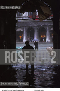 Nome:..ALTA MAREA..HIGHT TIDE..Localizzazione:..VENEZIA / S. MARCO / PIAZZA S. MARCO..VENICE / ST. MARK  / ST. MARK S SQUARE..Soggetto:..PORTICI DELLE PROCURATIE VECCHIE CON LACQUA ALTA ..ARCADES OF PROCURATIE VECCHIE DURING THE HIGHT TIDE..Cronologia:......Autore:......Stile:......Editori Stampatori:......Committenza:......Materia e Tecnica:......Collocazione:......Note:....Riproduzione Fotografica:..Graziano Arici/Rosebud2 ...Copyright:..Graziano Arici / rosebud2/....Data:..1991....Costo:..A....Key:..ACQUA ALTA..HIGHT TIDE..