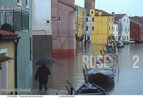 Nome:..ALTA MAREA..HIGHT TIDE..Localizzazione:..VENEZIA / ISOLA DI BURANO..VENICE / ISLE OF BURANO..Soggetto:..UNA FONDAMENTA NELLA ISOLA DI BURANO DURANTE L3 ACQUA ALTA..A  FONDAMENTA  OF THE ISLE OF BURANO DURING THE HIGHT TIDE..Cronologia:......Autore:......Stile:......Editori Stampatori:......Committenza:......Materia e Tecnica:......Collocazione:......Note:....Riproduzione Fotografica:..Graziano Arici/Rosebud2 ...Copyright:..Graziano Arici / rosebud2/....Data:..1993....Costo:..A....Key:..ACQUA ALTA..HIGHT TIDE..