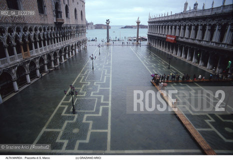 Nome:..ALTA MAREA..HIGHT TIDE..Localizzazione:..VENEZIA / S. MARCO / PIAZZETTA DI S. MARCO..VENICE / ST. MARK  / ST. MARK S PIAZZETTA..Soggetto:..ACQUA ALTA IN PIAZZETTA  S. MARCO ..ST. MARK S PIAZZETTA DURING THE HIGHT TIDE ..Cronologia:......Autore:......Stile:......Editori Stampatori:......Committenza:......Materia e Tecnica:......Collocazione:......Note:....Riproduzione Fotografica:..Graziano Arici/Rosebud2 ...Copyright:..Graziano Arici / rosebud2/....Data:..1997....Costo:..A....Key:..ACQUA ALTA..HIGHT TIDE..