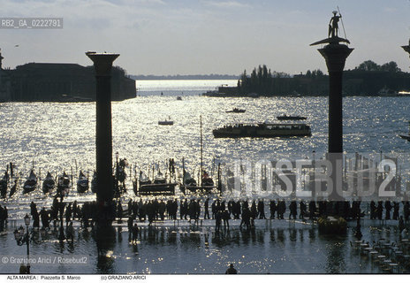 Nome:..ALTA MAREA..HIGHT TIDE..Localizzazione:..VENEZIA / S. MARCO / PIAZZETTA DI S. MARCO..VENICE / ST. MARK  / ST. MARK S PIAZZETTA..Soggetto:..ACQUA ALTA IN PIAZZETTA  S. MARCO / COLONNE DI S. MARCO E S. TEODORO / VEDUTA DEL BACINO..ST. MARK S PIAZZETTA UNDER WATER / COLUMNS OF ST. MARK AND ST. THEODORE / VIEW OF THE BASIN..Cronologia:......Autore:......Stile:......Editori Stampatori:......Committenza:......Materia e Tecnica:......Collocazione:......Note:....Riproduzione Fotografica:..Graziano Arici/Rosebud2 ...Copyright:..Graziano Arici / rosebud2/....Data:..1993....Costo:..A....Key:..ACQUA ALTA..HIGHT TIDE..