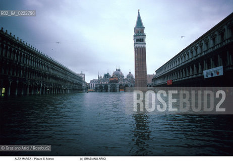 Nome:..ALTA MAREA..HIGHT TIDE..Localizzazione:..VENEZIA / S. MARCO / PIAZZA S. MARCO..VENICE / ST. MARK  / ST. MARK S SQUARE..Soggetto:..PIAZZA S. MARCO CON LACQUA ALTA ..ST. MARK S SQUARE DURING THE HIGHT TIDE..Cronologia:......Autore:......Stile:......Editori Stampatori:......Committenza:......Materia e Tecnica:......Collocazione:......Note:....Riproduzione Fotografica:..Graziano Arici/Rosebud2 ...Copyright:..Graziano Arici / rosebud2/....Data:..1992....Costo:..A....Key:..ACQUA ALTA..HIGHT TIDE..