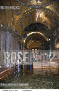 Nome:..ALTA MAREA..HIGHT TIDE..Localizzazione:..VENEZIA / S. MARCO / BASILICA DI S. MARCO..VENICE / ST. MARK  / BASILICA OF ST. MARK..Soggetto:..ACQUA ALTA, INTERNO DELLA BASILICA DI S. MARCO..INSIDE THE  BASILICA OF ST. MARK DURING THE HIGHT TIDE..Cronologia:......Autore:......Stile:......Editori Stampatori:......Committenza:......Materia e Tecnica:......Collocazione:......Note:....Riproduzione Fotografica:..Graziano Arici/Rosebud2 ...Copyright:..Graziano Arici / rosebud2/....Data:..1994....Costo:..A....Key:..ACQUA ALTA..HIGHT TIDE..