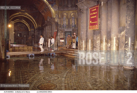 Nome:..ALTA MAREA..HIGHT TIDE..Localizzazione:..VENEZIA / S. MARCO / BASILICA DI S. MARCO..VENICE / ST. MARK  / BASILICA OF ST. MARK..Soggetto:..ACQUA ALTA, INTERNO DELLA BASILICA DI S. MARCO..INSIDE THE  BASILICA OF ST. MARK DURING THE HIGHT TIDE..Cronologia:......Autore:......Stile:......Editori Stampatori:......Committenza:......Materia e Tecnica:......Collocazione:......Note:....Riproduzione Fotografica:..Graziano Arici/Rosebud2 ...Copyright:..Graziano Arici / rosebud2/....Data:..1994....Costo:..A....Key:..ACQUA ALTA..HIGHT TIDE..