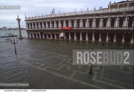 Nome:..ALTA MAREA..HIGHT TIDE..Localizzazione:..VENEZIA / S. MARCO / PIAZZETTA DI S. MARCO..VENICE / ST. MARK  / ST. MARK S PIAZZETTA..Soggetto:..ACQUA ALTA IN PIAZZETTA  S. MARCO ..ST. MARK S PIAZZETTA DURING THE HIGHT TIDE ..Cronologia:......Autore:......Stile:......Editori Stampatori:......Committenza:......Materia e Tecnica:......Collocazione:......Note:....Riproduzione Fotografica:..Graziano Arici/Rosebud2 ...Copyright:..Graziano Arici / rosebud2/....Data:..1997....Costo:..A....Key:..ACQUA ALTA..HIGHT TIDE..