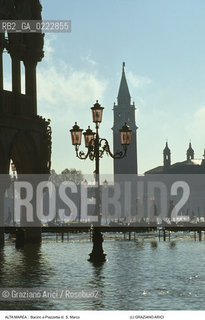 Nome:..ALTA MAREA..HIGHT TIDE..Localizzazione:..VENEZIA / S. MARCO / BACINO DI S. MARCO..VENICE / ST. MARK  / BASIN OF ST. MARK..Soggetto:..ACQUA ALTA IN BACINO DI S. MARCO / LAMPIONE..BASIN OF ST. MARK DURING THE HIGHT TIDE / SREET-LAMP..Cronologia:......Autore:......Stile:......Editori Stampatori:......Committenza:......Materia e Tecnica:......Collocazione:......Note:....Riproduzione Fotografica:..Graziano Arici/Rosebud2 ...Copyright:..Graziano Arici / rosebud2/....Data:..1996....Costo:..A....Key:..ACQUA ALTA..HIGHT TIDE..