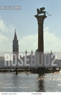 Nome:..ALTA MAREA..HIGHT TIDE..Localizzazione:..VENEZIA / S. MARCO / BACINO DI S. MARCO..VENICE / ST. MARK  / BASIN OF ST. MARK..Soggetto:..ACQUA ALTA IN BACINO DI S. MARCO / COLONNA DI SAN MARCO / SULLO SFONDO LISOLA DI SAN GIORGIO..BASIN OF ST. MARK DURING THE HIGHT TIDE / COLUMN OF ST. MARK / ON THE BACKGROUND THE ISLE OF SAINT GEORGE..Cronologia:......Autore:......Stile:......Editori Stampatori:......Committenza:......Materia e Tecnica:......Collocazione:......Note:....Riproduzione Fotografica:..Graziano Arici/Rosebud2 ...Copyright:..Graziano Arici / rosebud2/....Data:..1996....Costo:..A....Key:..ACQUA ALTA..HIGHT TIDE..