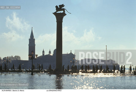 Nome:..ALTA MAREA..HIGHT TIDE..Localizzazione:..VENEZIA / S. MARCO / BACINO DI S. MARCO..VENICE / ST. MARK  / BASIN OF ST. MARK..Soggetto:..ACQUA ALTA IN BACINO DI S. MARCO / COLONNA DI SAN MARCO / SULLO SFONDO LISOLA DI SAN GIORGIO..BASIN OF ST. MARK DURING THE HIGHT TIDE / COLUMN OF ST. MARK / ON THE BACKGROUND THE ISLE OF SAINT GEORGE..Cronologia:......Autore:......Stile:......Editori Stampatori:......Committenza:......Materia e Tecnica:......Collocazione:......Note:....Riproduzione Fotografica:..Graziano Arici/Rosebud2 ...Copyright:..Graziano Arici / rosebud2/....Data:..1996....Costo:..A....Key:..ACQUA ALTA..HIGHT TIDE..