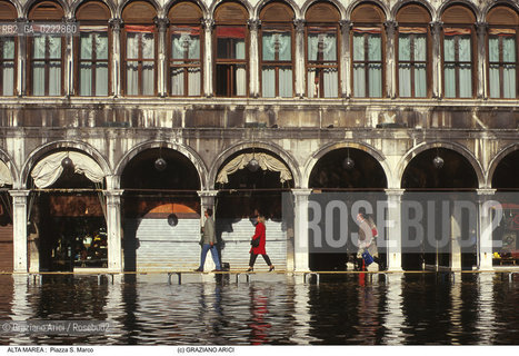 Nome:..ALTA MAREA..HIGHT TIDE..Localizzazione:..VENEZIA / S. MARCO / PIAZZA S. MARCO..VENICE / ST. MARK  / ST. MARK S SQUARE..Soggetto:..ACQUA ALTA IN PIAZZA  S. MARCO / PROCURATIE VECCHIE..ST. MARK S SQUARE DURING THE HIGHT TIDE /  PROCURATIE VECCHIE..Cronologia:......Autore:......Stile:......Editori Stampatori:......Committenza:......Materia e Tecnica:......Collocazione:......Note:....Riproduzione Fotografica:..Graziano Arici/Rosebud2 ...Copyright:..Graziano Arici / rosebud2/....Data:..1988....Costo:..A....Key:..ACQUA ALTA..HIGHT TIDE..