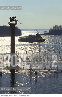 Nome:..ALTA MAREA..HIGHT TIDE..Localizzazione:..VENEZIA / S. MARCO / BACINO DI S. MARCO..VENICE / ST. MARK  / BASIN OF ST. MARK..Soggetto:..ACQUA ALTA IN BACINO DI S. MARCO / COLONNA DI SAN MARCO / MOTONAVE..BASIN OF ST. MARK DURING THE HIGHT TIDE / COLUMN OF ST. MARK / MOTOR-SHIP..Cronologia:......Autore:......Stile:......Editori Stampatori:......Committenza:......Materia e Tecnica:......Collocazione:......Note:....Riproduzione Fotografica:..Graziano Arici/Rosebud2 ...Copyright:..Graziano Arici / rosebud2/....Data:..1996....Costo:..A....Key:..ACQUA ALTA..HIGHT TIDE..