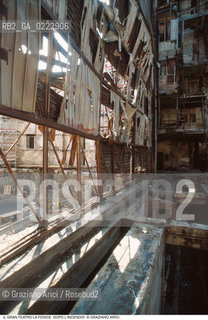 Caption: Nome: ..GRAN TEATRO LA FENICE..Descrizione: ..IL SIPARIO DOPO LINCENDIO / VENEZIA..Credit: ..Graziano Arici/Rosebud2/..Costo: ..A..Nazione: ..ITALIA..Città: ..VENEZIA..Data: ..1996