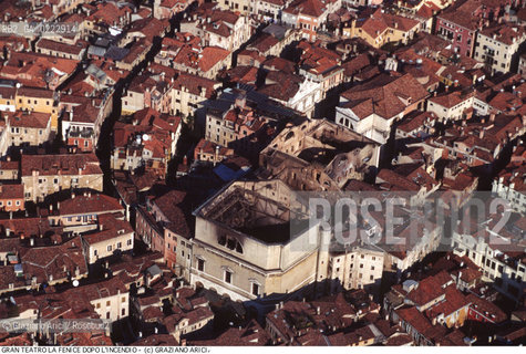 Nome: ..GRAN TEATRO LA FENICE..Descrizione: ..DOPO LINCENDIO / VENEZIA..Credit: ..Graziano Arici/Rosebud2/..Costo: ..A..Nazione: ..ITALIA..Città: ..VENEZIA..Data: ..31/01/1996..