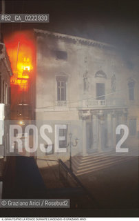 Caption: Nome: ..GRAN TEATRO LA FENICE..Descrizione: ..IL TEATRO IL GIORNO DURANTE LINCENDIO / VENEZIA..Credit: ..Graziano Arici/Rosebud2/..Costo: ..B..Nazione: ..ITALIA..Città: ..VENEZIA..Data: ..29/01/1996