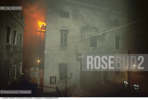 Caption: Nome: ..GRAN TEATRO LA FENICE..Descrizione: ..IL TEATRO IL GIORNO DURANTE LINCENDIO / VENEZIA..Credit: ..Graziano Arici/Rosebud2/..Costo: ..B..Nazione: ..ITALIA..Città: ..VENEZIA..Data: ..29/01/1996