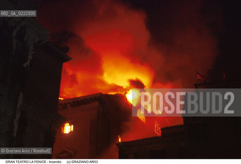 Nome: ..GRAN TEATRO LA FENICE..Descrizione: ..INCENDIO ORE 21.20 / VENEZIA..Credit: ..Graziano Arici/Rosebud2/..Costo: ..A..Nazione: ..ITALIA..Città: ..VENEZIA..Data: ..29/01/1996..