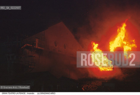 Nome: ..GRAN TEATRO LA FENICE..Descrizione: ..INCENDIO ORE 21.20 / VENEZIA..Credit: ..Graziano Arici/Rosebud2/..Costo: ..A..Nazione: ..ITALIA..Città: ..VENEZIA..Data: ..29/01/1996..