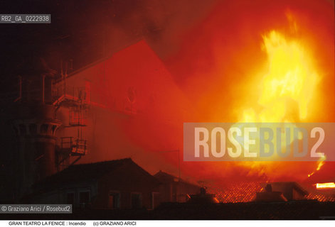 Nome: ..GRAN TEATRO LA FENICE..Descrizione: ..INCENDIO ORE 21.20 / VENEZIA..Credit: ..Graziano Arici/Rosebud2/..Costo: ..A..Nazione: ..ITALIA..Città: ..VENEZIA..Data: ..29/01/1996..