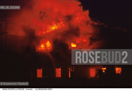 Nome: ..GRAN TEATRO LA FENICE..Descrizione: ..INCENDIO ORE 21.20 / VENEZIA..Credit: ..Graziano Arici/Rosebud2/..Costo: ..A..Nazione: ..ITALIA..Città: ..VENEZIA..Data: ..29/01/1996..