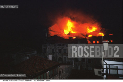 Nome: ..GRAN TEATRO LA FENICE..Descrizione: ..INCENDIO ORE 21.20 / VENEZIA..Credit: ..Graziano Arici/Rosebud2/..Costo: ..B..Nazione: ..ITALIA..Città: ..VENEZIA..Data: ..29/01/1996..