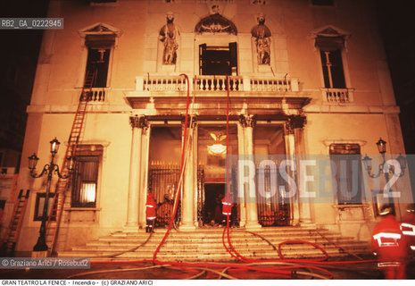 Nome: ..GRAN TEATRO LA FENICE..Descrizione: ..INCENDIO / VENEZIA..Credit: ..Graziano Arici/Rosebud2/..Costo: ..A..Nazione: ..ITALIA..Città: ..VENEZIA..Data: ..29/01/1996..