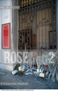 Caption: Nome: ..GRAN TEATRO LA FENICE..Descrizione: ..FIORI DOPO LINCENDIO / VENEZIA..Credit: ..Graziano Arici/Rosebud2/..Costo: ..A..Nazione: ..ITALIA..Città: ..VENEZIA..Data: ..FEBBRAIO 1996