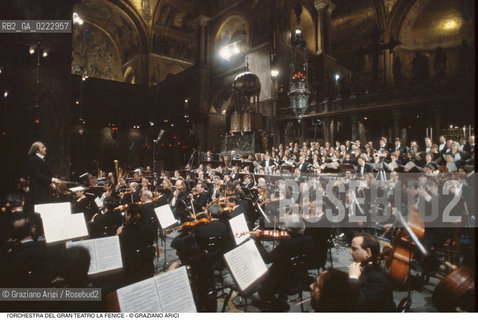 Caption: Nome: ..ORCHESTRA DEL GRAN TEATRO LA FENICE..Descrizione: ..PRIMO CONCERTO DOPO LINCENDIO NELLA BASILICA DI SAN MARCO A VENEZIA / DIRETTORE DORCHESTRA ISAAC KARABTCHEVSKY ..Credit: ..Graziano Arici/Rosebud2/..Costo: ..A..Nazione: ..ITALIA..Città: ..VENEZIA..Data: ..29/02/96