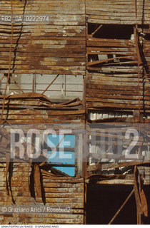 Caption: Nome: ..GRAN TEATRO LA FENICE..Descrizione: ..IL SIPARIO DOPO LINCENDIO / VENEZIA..Credit: ..Graziano Arici/Rosebud2/..Costo: ..A..Nazione: ..ITALIA..Città: ..VENEZIA..Data: ..1996