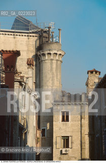 Caption: Nome: ..GRAN TEATRO LA FENICE..Descrizione: ..LA TORRETTA DOPO LINCENDIO / VENEZIA..Credit: ..Graziano Arici/Rosebud2/..Costo: ..A..Nazione: ..ITALIA..Città: ..VENEZIA..Data: ..1996