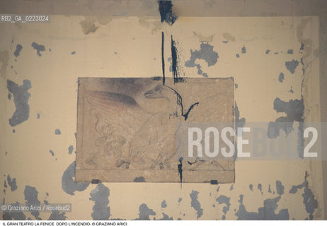 Caption: Nome: ..GRAN TEATRO LA FENICE..Descrizione: ..LO STEMMA DOPO LINCENDIO / VENEZIA..Credit: ..Graziano Arici/Rosebud2/..Costo: ..A..Nazione: ..ITALIA..Città: ..VENEZIA..Data: ..1996