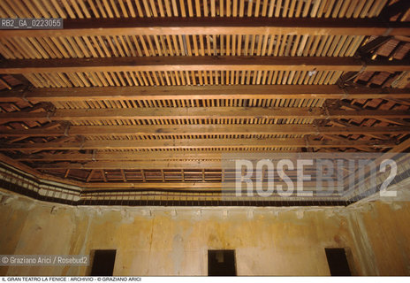 Caption: Nome: ..GRAN TEATRO LA FENICE..Descrizione: ..MODELLO DI GIANNANTONIO SELVA 1790 / VENEZIA..Credit: ..Graziano Arici/Rosebud2/..Costo: ..A..Nazione: ..ITALIA..Città: ..VENEZIA..Data: ..1985 c.a...La cessione dei diritti di questa immagine si intende per quanto di nostra competenza. Non comprende invece le eventuali spese  relative a diritti che potranno essere richiesti dagli Enti o persone fisiche cui appartengono eventualmente i soggetti  ripresi. Tali costi, ove necessari, e l’espletamento di qualsivoglia pratica di richiesta di concessione del permesso di pubblicazione sono esclusivamente a carico e a cura del soggetto acquirente di questa immagine.
