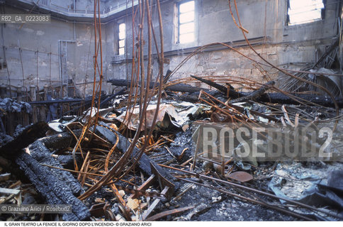 Caption: Nome: ..GRAN TEATRO LA FENICE..Descrizione: ..IL TEATRO IL GIORNO DOPO LINCENDIO / VENEZIA..Credit: ..Graziano Arici/Rosebud2/..Costo: ..B..Nazione: ..ITALIA..Città: ..VENEZIA..Data: ..30/01/1996