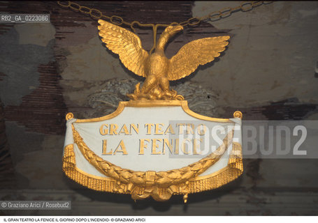 Caption: Nome: ..GRAN TEATRO LA FENICE..Descrizione: ..IL TEATRO IL GIORNO DOPO LINCENDIO / VENEZIA STEMMA..Credit: ..Graziano Arici/Rosebud2/..Costo: ..B..Nazione: ..ITALIA..Città: ..VENEZIA..Data: ..30/01/1996