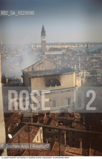 Caption: Nome: ..GRAN TEATRO LA FENICE..Descrizione: ..IL TEATRO IL GIORNO DOPO LINCENDIO / VENEZIA..Credit: ..Graziano Arici/Rosebud2/..Costo: ..B..Nazione: ..ITALIA..Città: ..VENEZIA..Data: ..30/01/1996