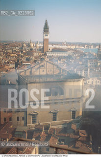 Caption: Nome: ..GRAN TEATRO LA FENICE..Descrizione: ..IL TEATRO IL GIORNO DOPO LINCENDIO / VENEZIA..Credit: ..Graziano Arici/Rosebud2/..Costo: ..B..Nazione: ..ITALIA..Città: ..VENEZIA..Data: ..30/01/1996