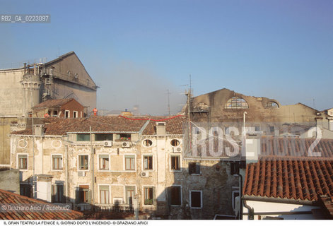 Caption: Nome: ..GRAN TEATRO LA FENICE..Descrizione: ..IL TEATRO IL GIORNO DOPO LINCENDIO / VENEZIA..Credit: ..Graziano Arici/Rosebud2/..Costo: ..B..Nazione: ..ITALIA..Città: ..VENEZIA..Data: ..30/01/1996