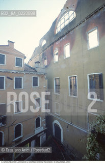 Caption: Nome: ..GRAN TEATRO LA FENICE..Descrizione: ..IL TEATRO IL GIORNO DOPO LINCENDIO / VENEZIA..Credit: ..Graziano Arici/Rosebud2/..Costo: ..B..Nazione: ..ITALIA..Città: ..VENEZIA..Data: ..30/01/1996