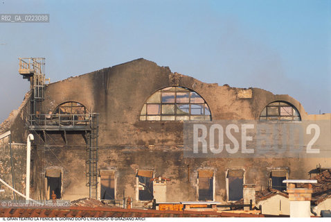 Caption: Nome: ..GRAN TEATRO LA FENICE..Descrizione: ..IL TEATRO IL GIORNO DOPO LINCENDIO / VENEZIA..Credit: ..Graziano Arici/Rosebud2/..Costo: ..B..Nazione: ..ITALIA..Città: ..VENEZIA..Data: ..30/01/1996