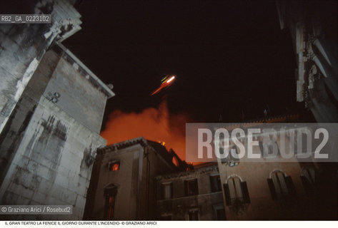 Caption: Nome: ..GRAN TEATRO LA FENICE..Descrizione: ..IL TEATRO IL GIORNO DURANTE LINCENDIO / VENEZIA..Credit: ..Graziano Arici/Rosebud2/..Costo: ..B..Nazione: ..ITALIA..Città: ..VENEZIA..Data: ..29/01/1996
