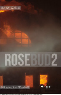 Caption: Nome: ..GRAN TEATRO LA FENICE..Descrizione: ..IL TEATRO IL GIORNO DURANTE LINCENDIO / VENEZIA..Credit: ..Graziano Arici/Rosebud2/..Costo: ..B..Nazione: ..ITALIA..Città: ..VENEZIA..Data: ..29/01/1996