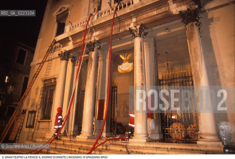Caption: Nome: ..GRAN TEATRO LA FENICE..Descrizione: ..IL TEATRO IL GIORNO DURANTE LINCENDIO / VENEZIA..Credit: ..Graziano Arici/Rosebud2/..Costo: ..B..Nazione: ..ITALIA..Città: ..VENEZIA..Data: ..29/01/1996