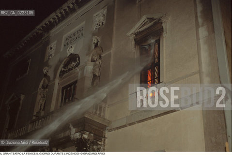 Caption: Nome: ..GRAN TEATRO LA FENICE..Descrizione: ..IL TEATRO IL GIORNO DURANTE LINCENDIO / VENEZIA..Credit: ..Graziano Arici/Rosebud2/..Costo: ..B..Nazione: ..ITALIA..Città: ..VENEZIA..Data: ..29/01/1996
